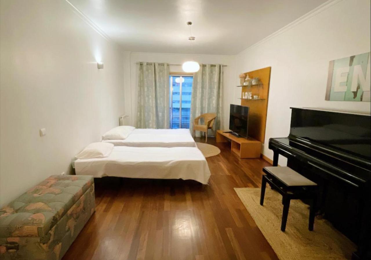 Espacoso T3 Com Terraco & Churrasqueira Apartment