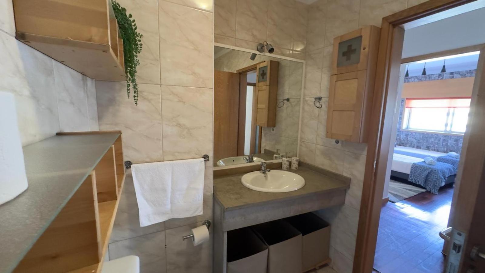 Apartment Espacoso T3 Com Terraco & Churrasqueira *
